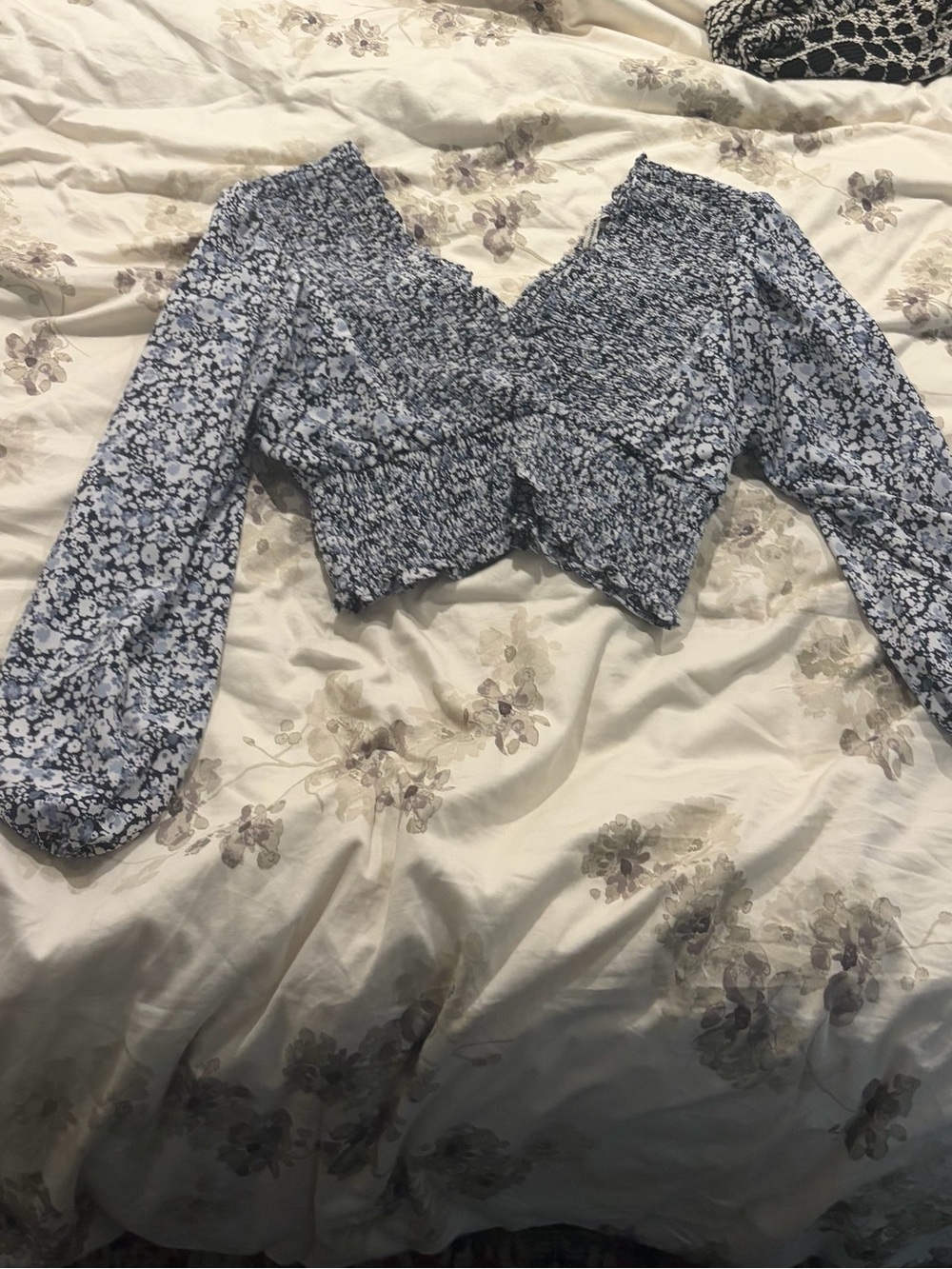 Abercrombie & Fitch Blue Floral Smocked V-Neck Crop Top